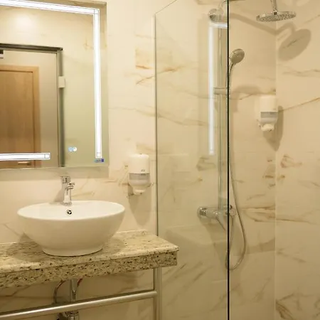 Forum מלון פזרג'יק