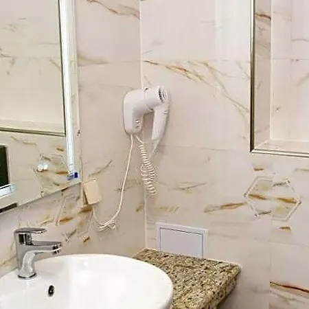 Forum Hotel 2*